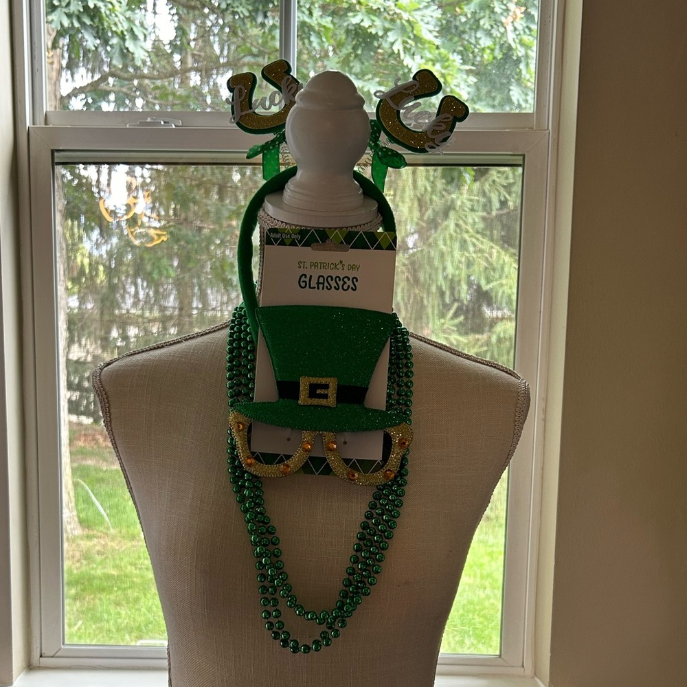 St. Patrick’s Day Dress Up Set W/Headband, Beads, Glasses & Stickers☘️ - Picture 1 of 2